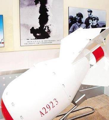 提起我国的原子弹,导弹等研究,很多人很快能想起邓稼先,钱学森等默默