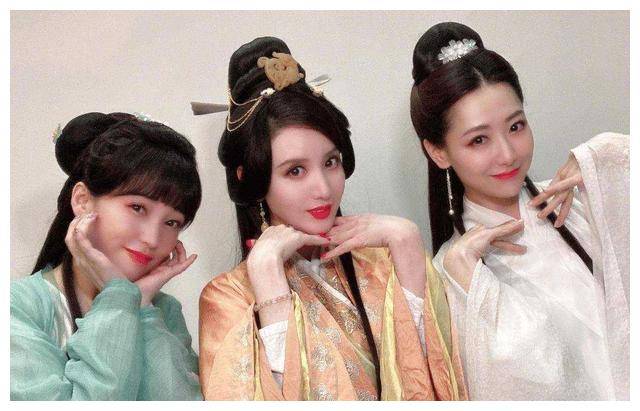 中的三位美丽女演员——胡歌,白冰,张萌以及金莎的古装同框合照!