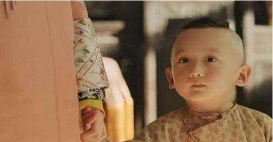 康熙63岁生的儿子,年龄太小雍正当"儿子"养,3代皇帝都