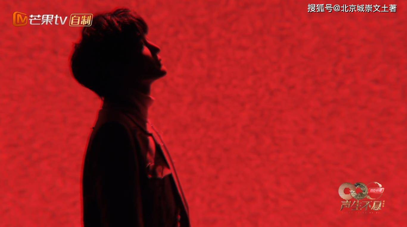 下半场,深深solo,献唱了民谣女歌手陈粒的《易燃易爆炸》在这之前,被