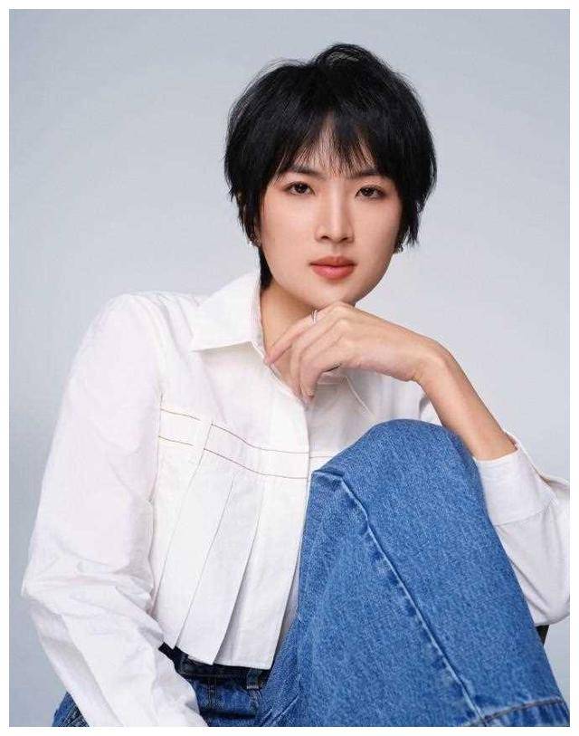 四位家境显赫的女星,背后的底蕴真不敢惹!_家族_传承