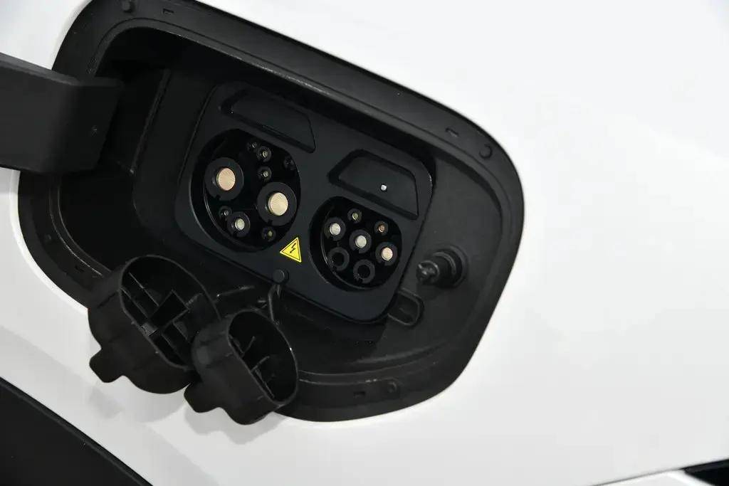 深蓝s7纯电版全系下调1万元,起售价16.99万元,值得入手吗?