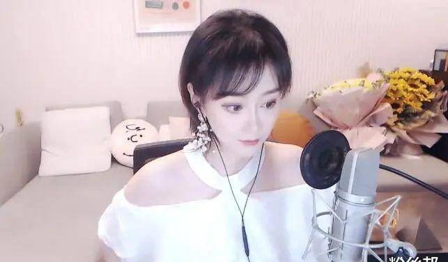 一些yy游客粉丝们觉得,若是赵子龙将这800多万给夏玲美好好的分配,说