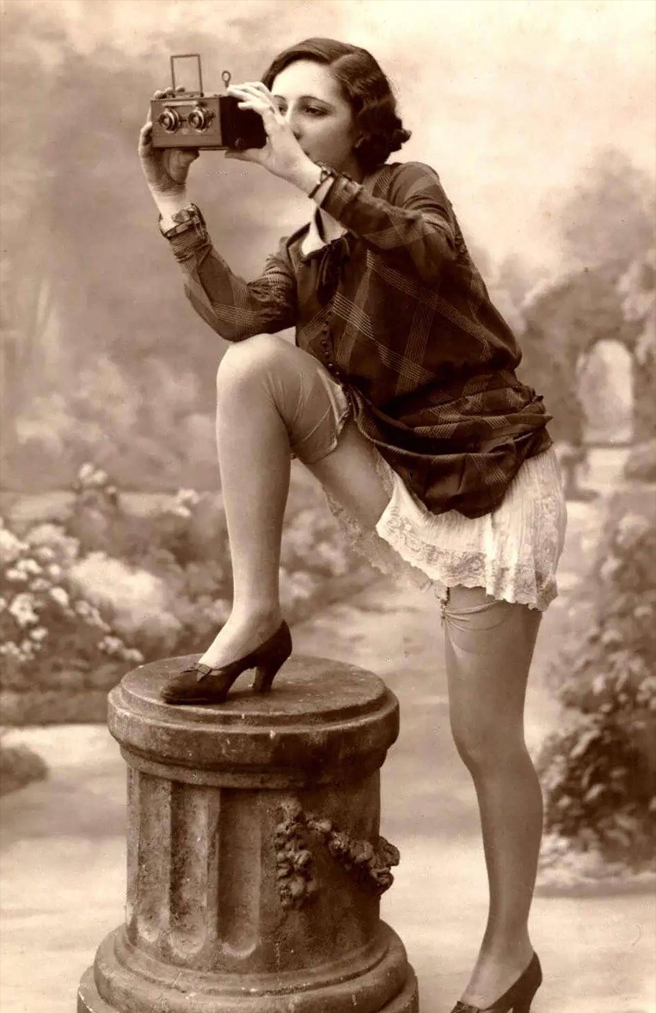 15张罕见老照片,慈禧太后颐和园赏雪,女神梦露在沙滩