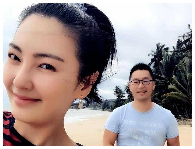 除了上述提到的几位明星,娱乐圈还有许多其他的明星也曾经历过类似的