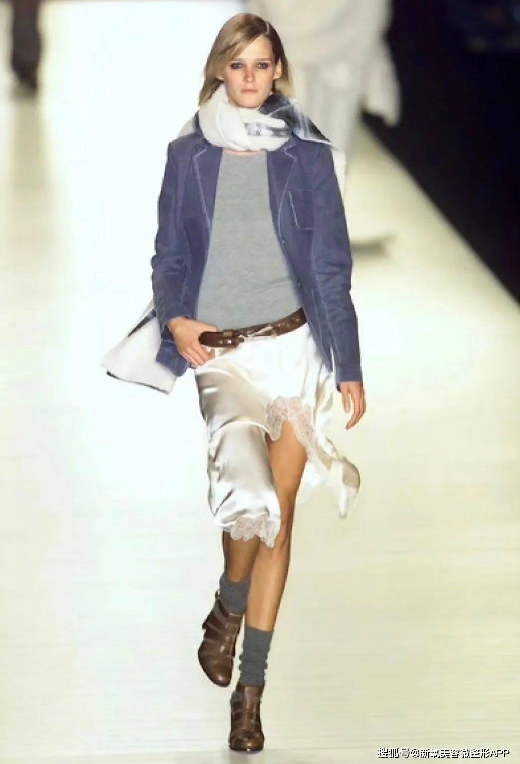 john galliano ss2019像海盗爷john galliano就曾运用这些元素,在他的