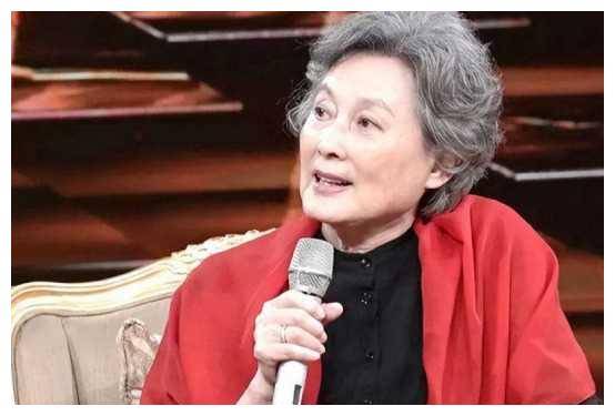 83岁演员梅向退休生活曝真相,令人心痛,伤痛终浮出