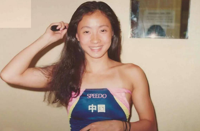 陶虹23年前旧照片流出,当看到真容后,网友:难怪徐峥不晒她_身材_女神