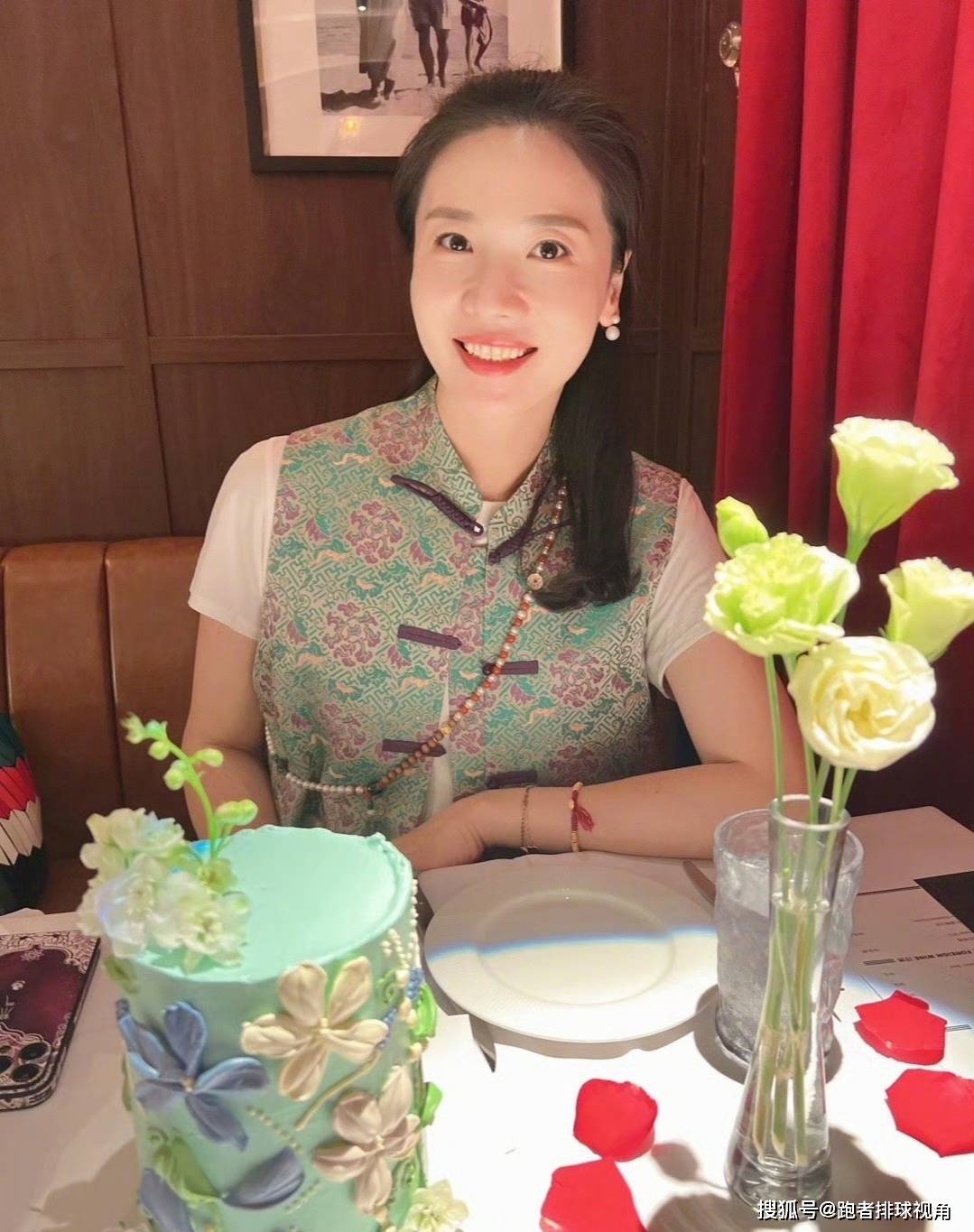 魏秋月海南过年,被誉为最美女排队长,结婚7年育有一子