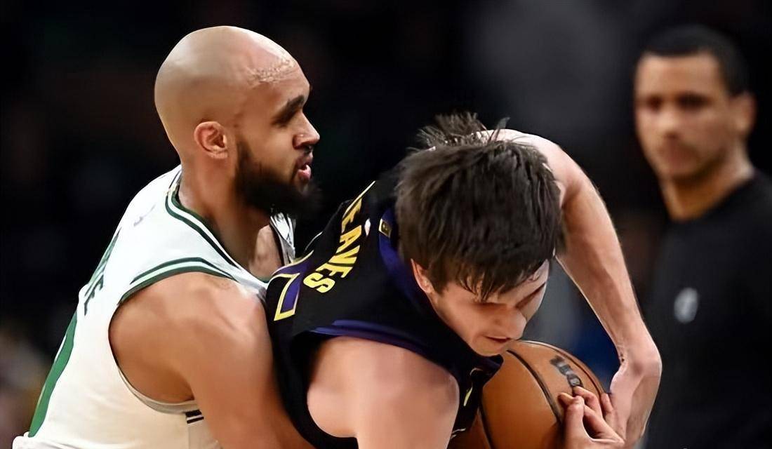 名嘴skip在赛后谈到了里夫斯的表现,他表示:"湖人要拿里夫斯换默里?