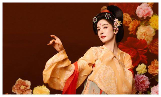杨幂汉服魅力!超越高定,三套汉服令人瞠目,美感满分!