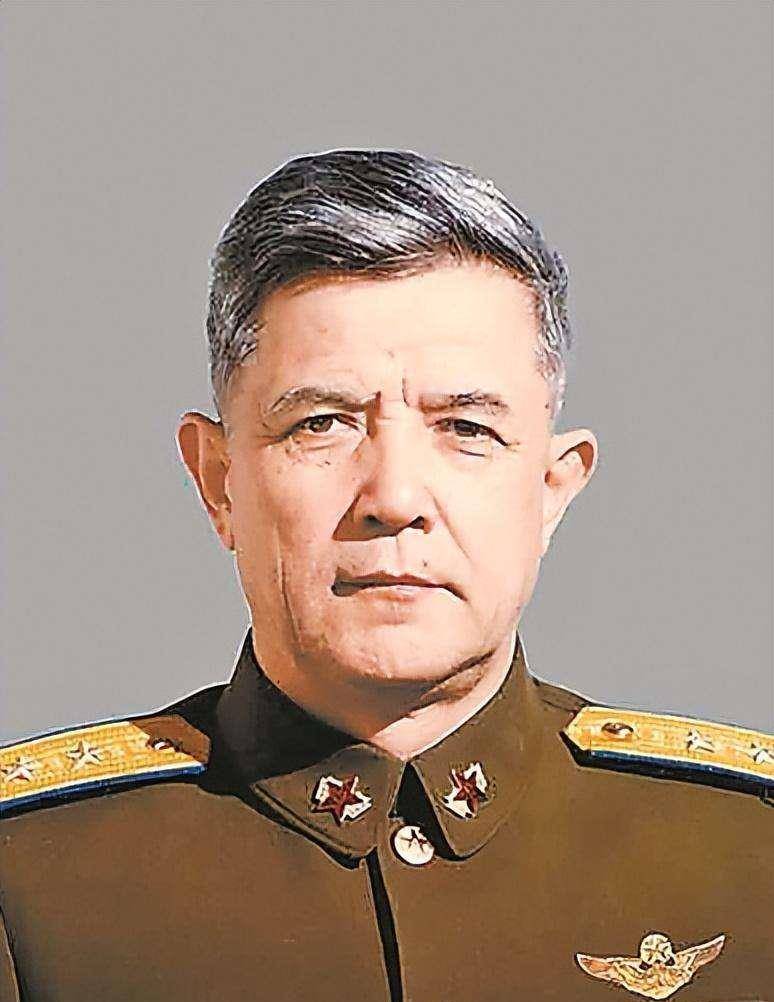 空军副司令林虎,为了购买苏27,带人把苏联17位将军喝翻在宴会厅