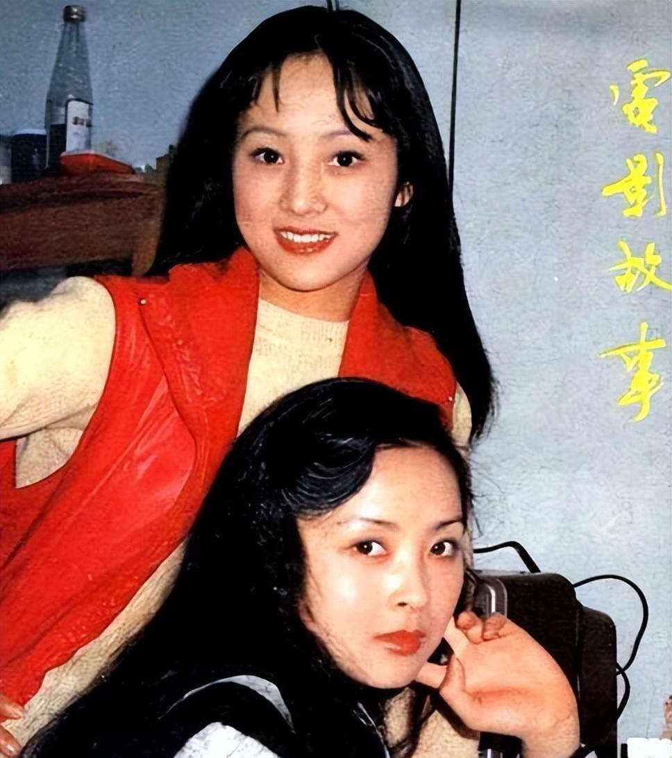 22岁那年,董智芝拿到了舞蹈汇演的一等奖,成为了舞蹈剧团中当之无愧的