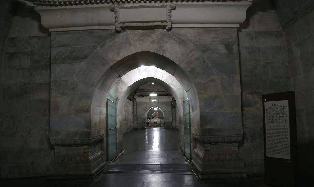 比如在建国之初,曾由多位历史学家,文物学家提议打开明神宗的定陵.