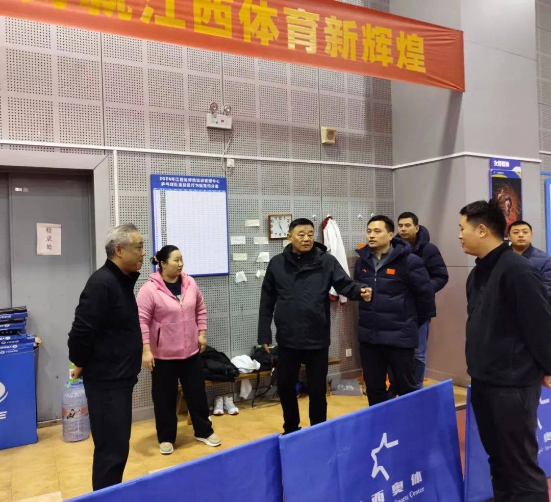 省体育局党组成员,副局长张松涛赴省球类中心慰问冬训