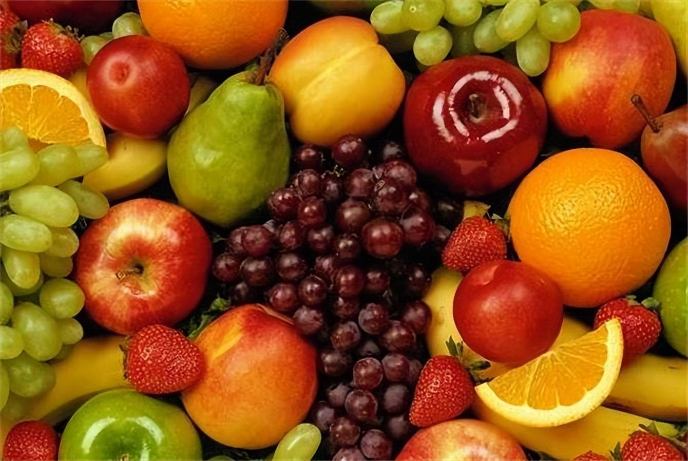 秋季干燥易上火,3种水果每天吃点,生津润燥还降火___