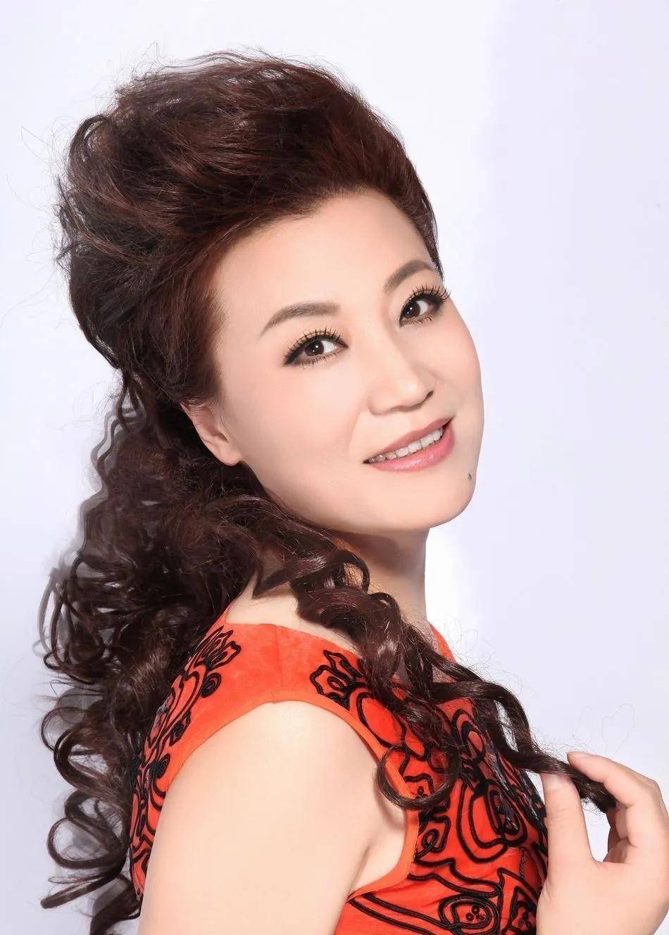 演员小香玉,和王为念相伴十年,二婚再嫁富商