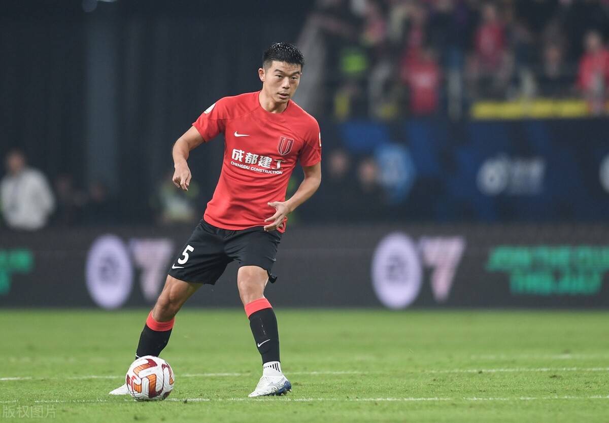 成都蓉城对或将这个高薪包袱甩给津门虎,曾是球队后防主力_中卫_胡睿