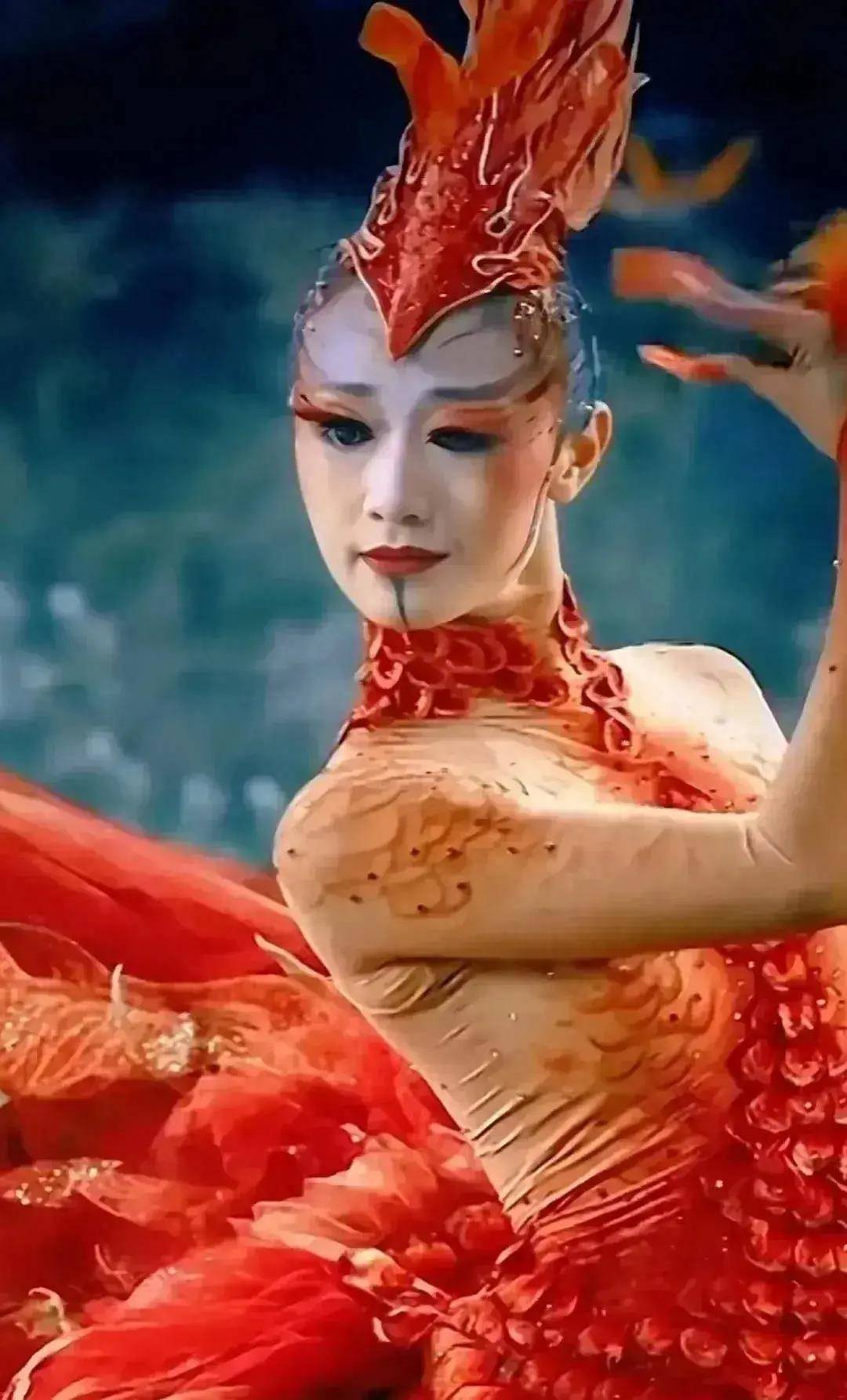 被杨丽萍的表演震撼了,眼妆都是化的孔雀_生活_凤凰_梦想