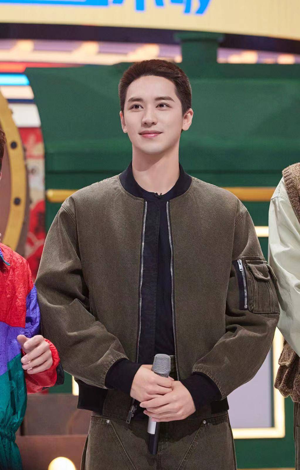 白敬亭金晨携手《南来北往》做客好六街,许魏洲用魔法打败魔法_杨迪