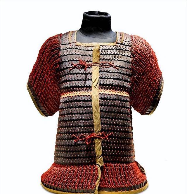 在古代也只有那些朝廷的主力正规军才会人人配铠甲,毕竟一套铠甲的