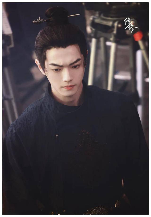 田曦薇古装秀好身材,与许凯深情对视,情人节花絮揭秘_合作_男女_搭档