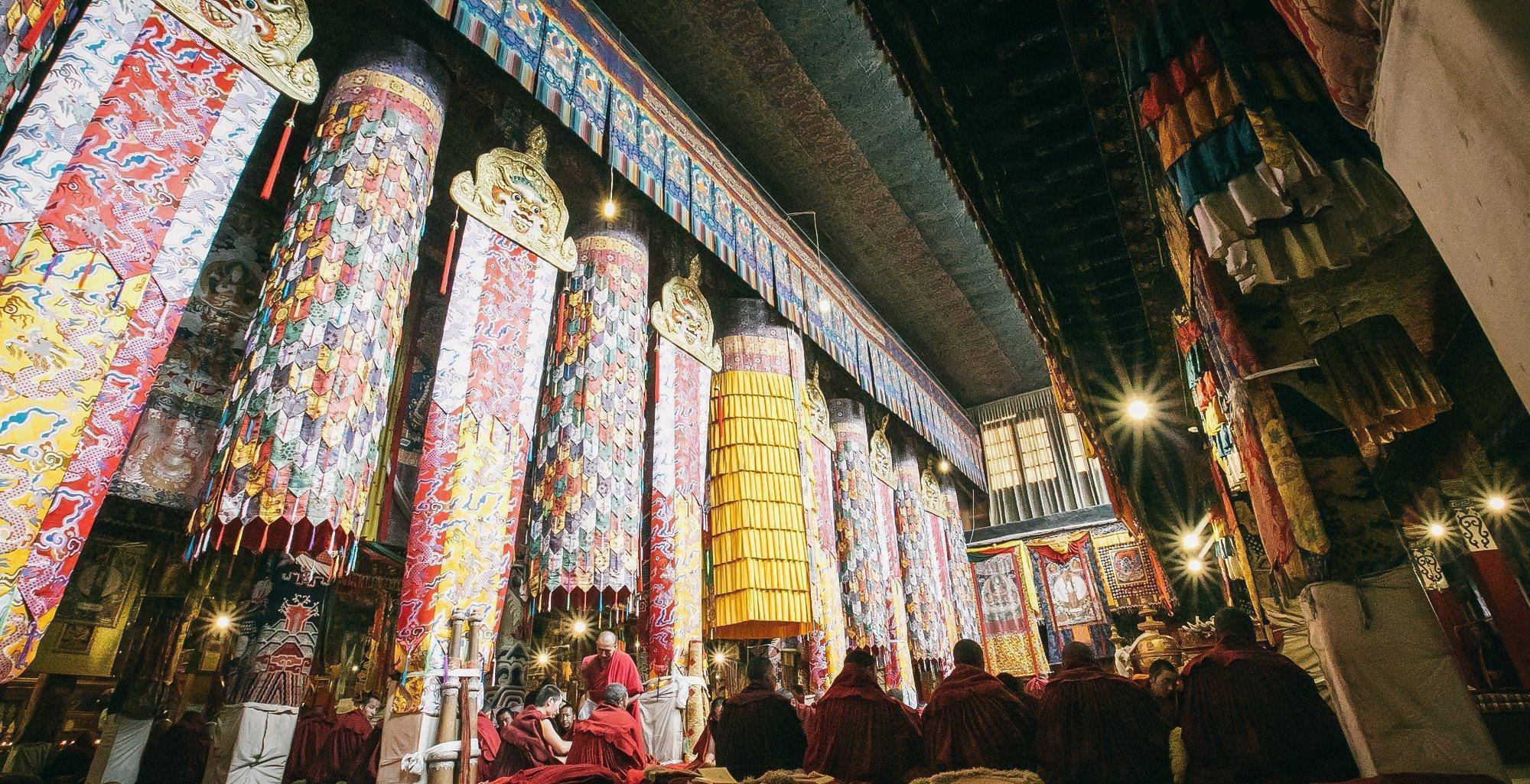 拉萨这个寺庙,可媲美布达拉宫,大昭寺,可惜的是不被人熟知_甘丹朗杰林