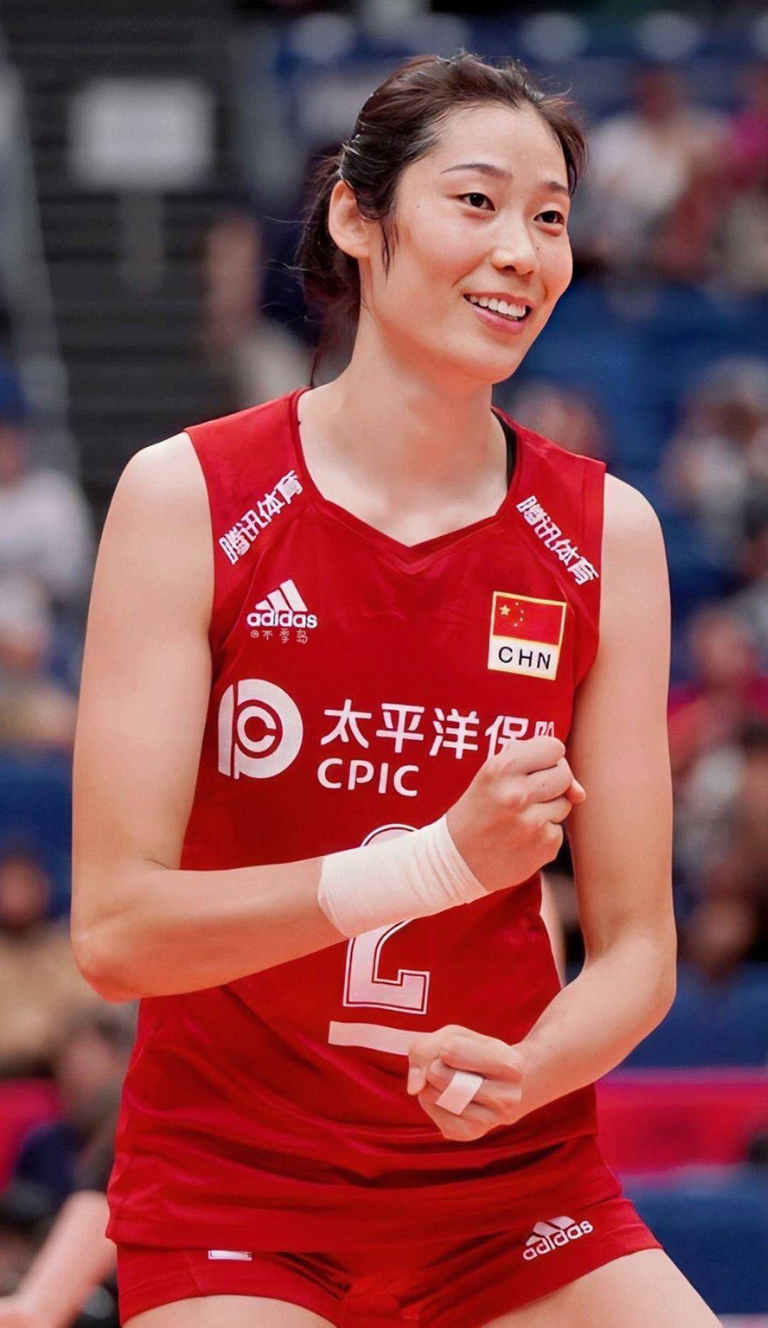 "奥运冠军"女排朱婷气场是真的强大,胜不骄败不馁,心态最重要_休闲