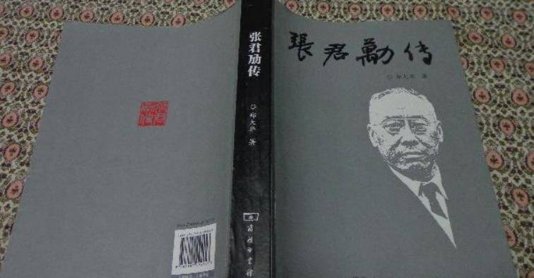 民国最好哥哥,妹妹裹脚痛哭,他:不裹了,嫁不出我