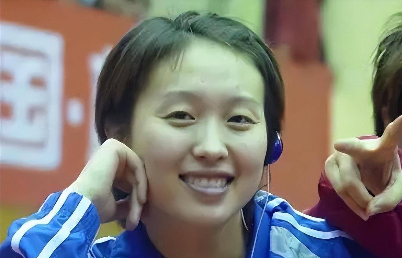 可白杨一句"我只想在我们打乒乓球"就把人家给拒了.