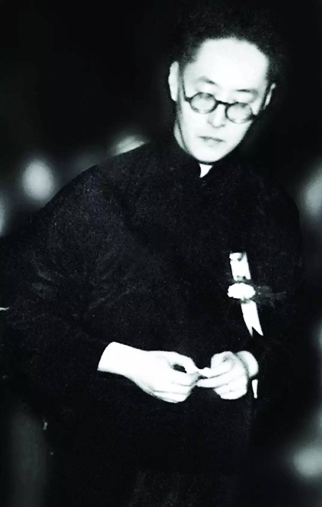 宰相千金李菊耦望子成龙,对儿子张志沂要求很严,天天督促儿子张志沂