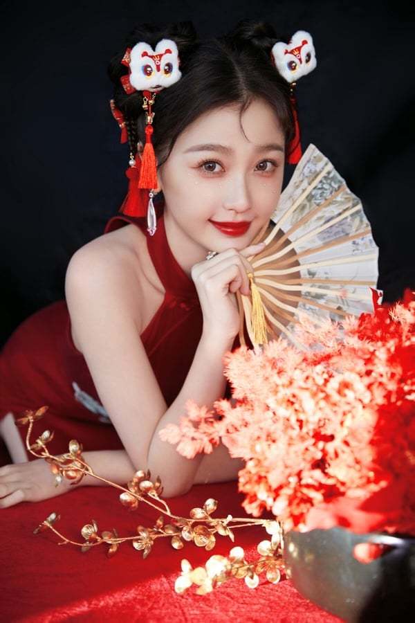 刘诗诗唐装美成仙,她春晚爆红搜寻