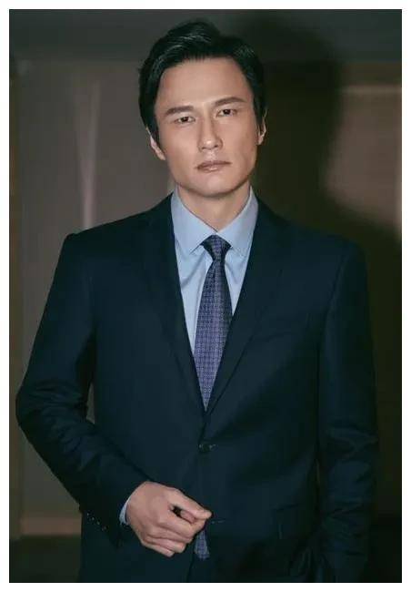 尹子维再度求婚徐冬冬?情人节晒百万钻戒引网友热议.