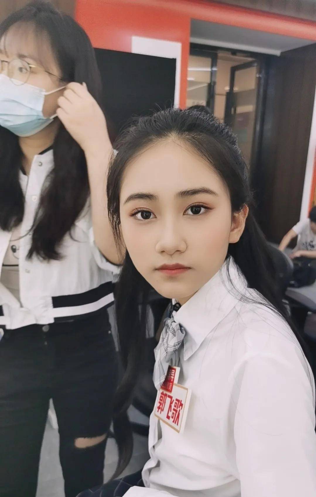 骨今昔对比:小宝钗尴尬小熙凤美飒,小素贞脸更尖了_宝儿_陈舒宜_时候