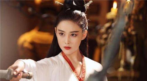 丈夫偷偷纳妾,妻子提刀上门,见小妾后却把刀丢了,两人抱头痛哭_公主