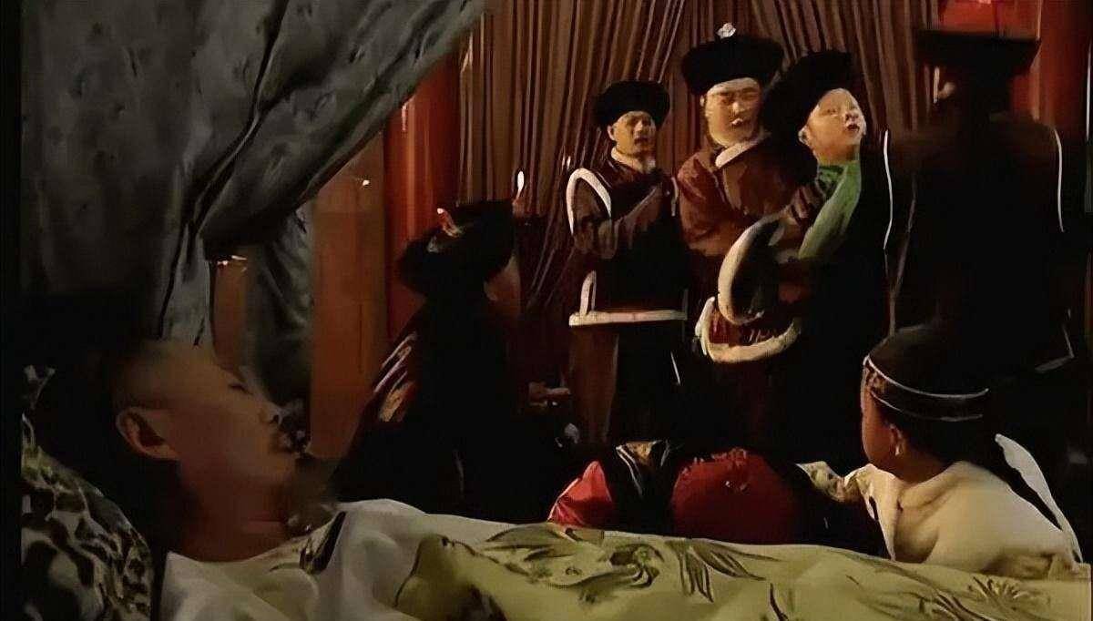 十八世纪的一个夜晚,步军统领隆科多跪伏在康熙床前,恭敬地呈上了一