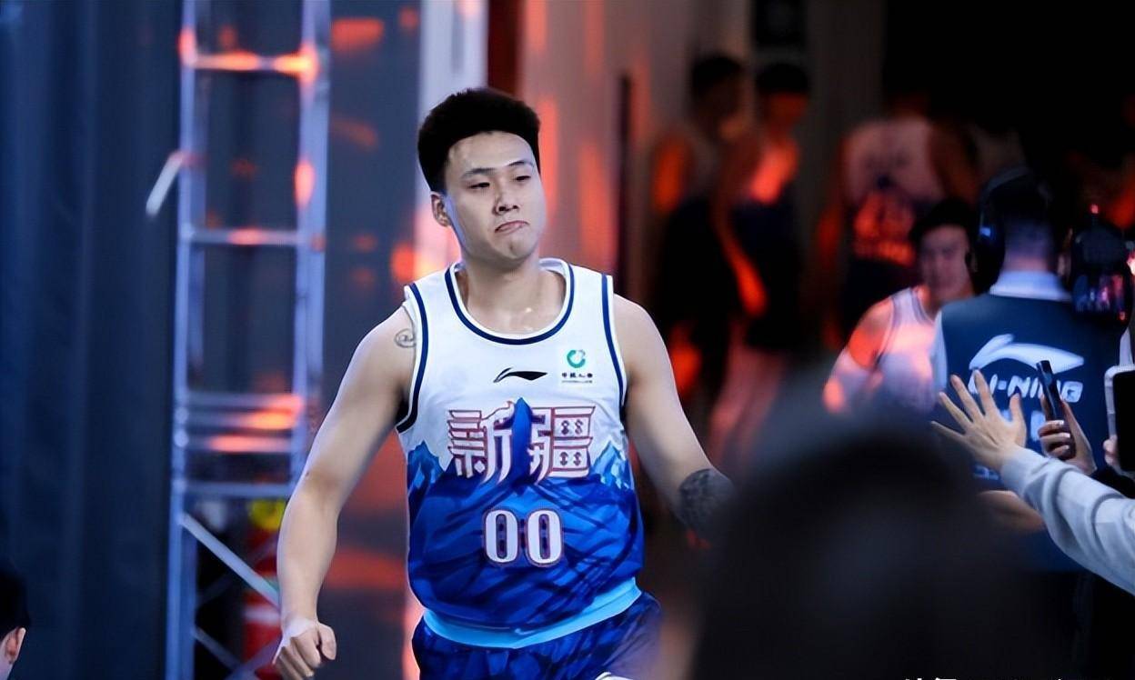 新疆男篮王牌后卫满血归来,携手三名中超球员夺冠_赵睿_阵容_外援