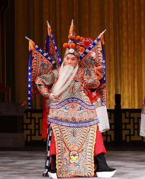 《定军山》是京剧老生的重要剧目, 这出戏讲述了蜀老将黄忠,当曹操