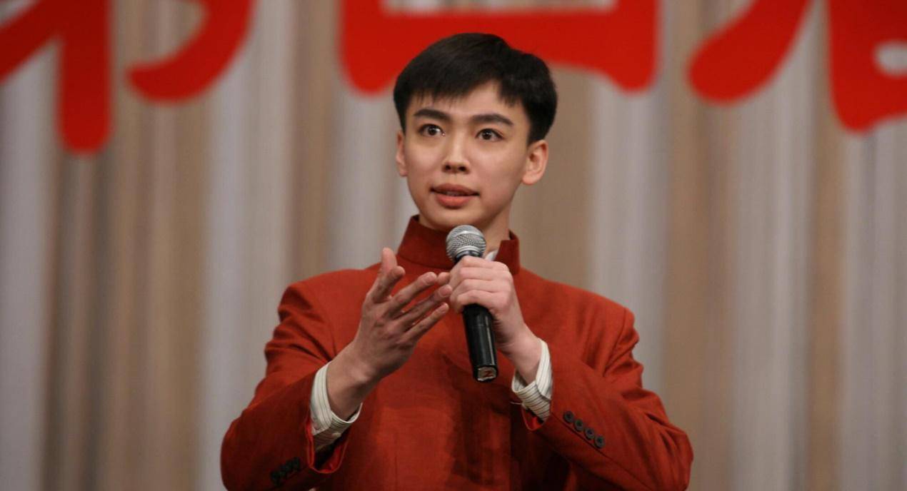 京剧演员谭正岩虽天赋不足但很努力,尤其是这些年热衷活动事业_义演