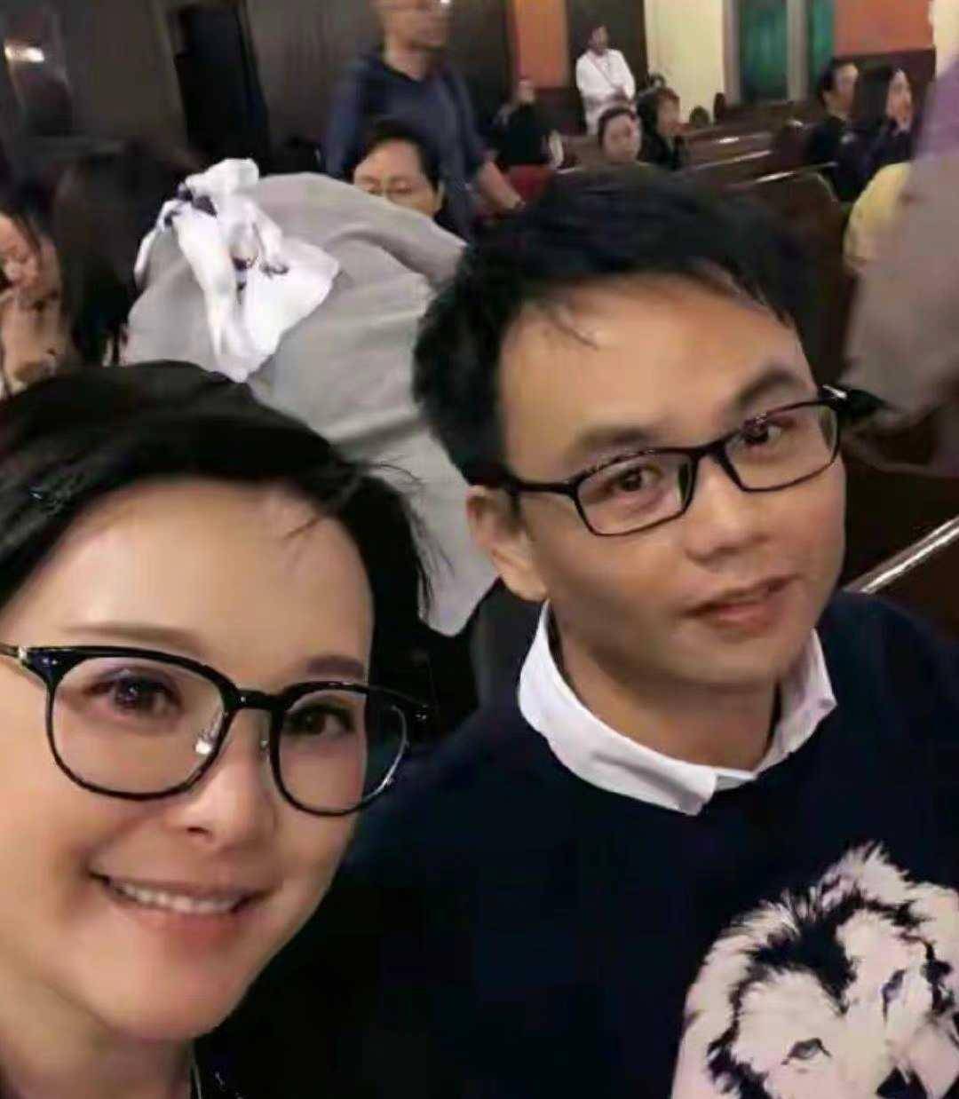 袁立:嫁给了外国人,才会知道中国男人的好,三婚终于收获幸福_赵岭