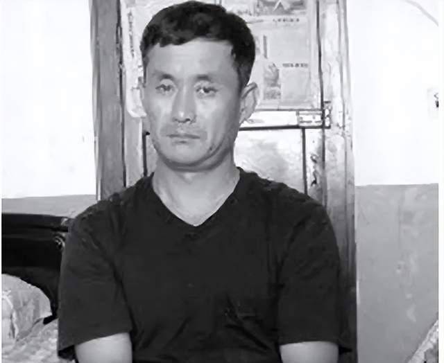 这时他化名为李波,先后浪迹在黑龙江的巴彦,兰溪和吉林的榆树等地.