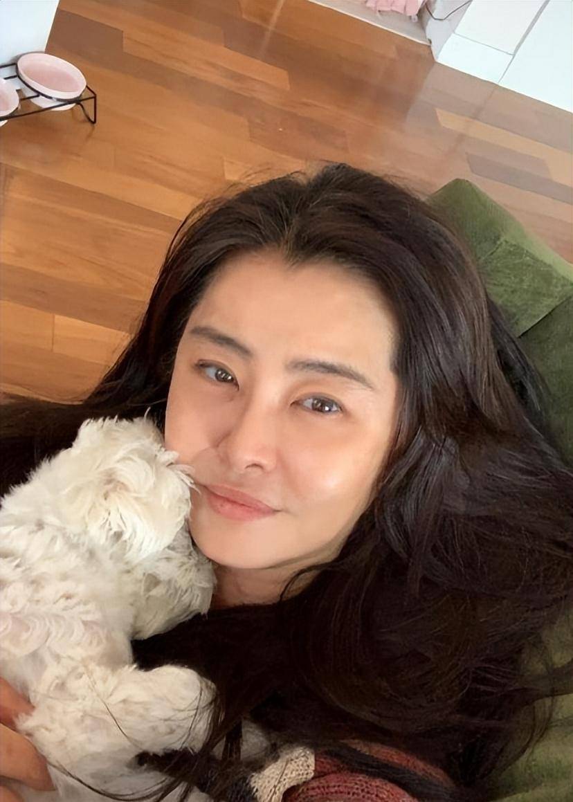 李连杰,利智近照惊人变化,77岁狄龙精神抖擞,王祖贤悠闲自在_洪金宝