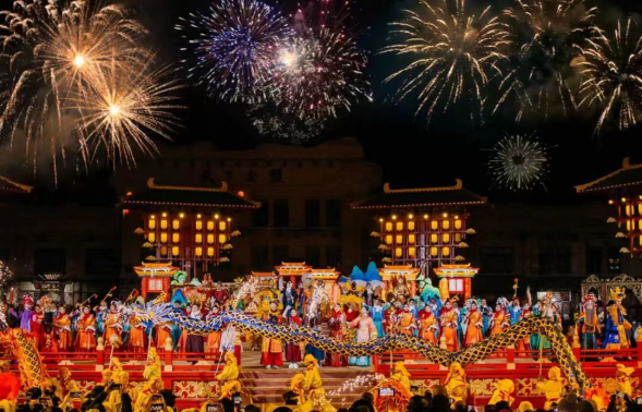 依托冬季旅游资源,西夏区多方共同发力,将新春佳节与户外登山,非遗