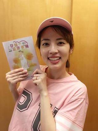 女星拼7个小时卸货成功,竟问刚出生女儿:你谁呀,医生夸赞:超会生_阿诺