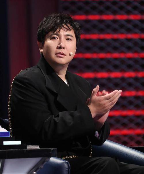 沈腾工作室也迅速作出了回应,澄清了有关他即将导演电影的传闻.