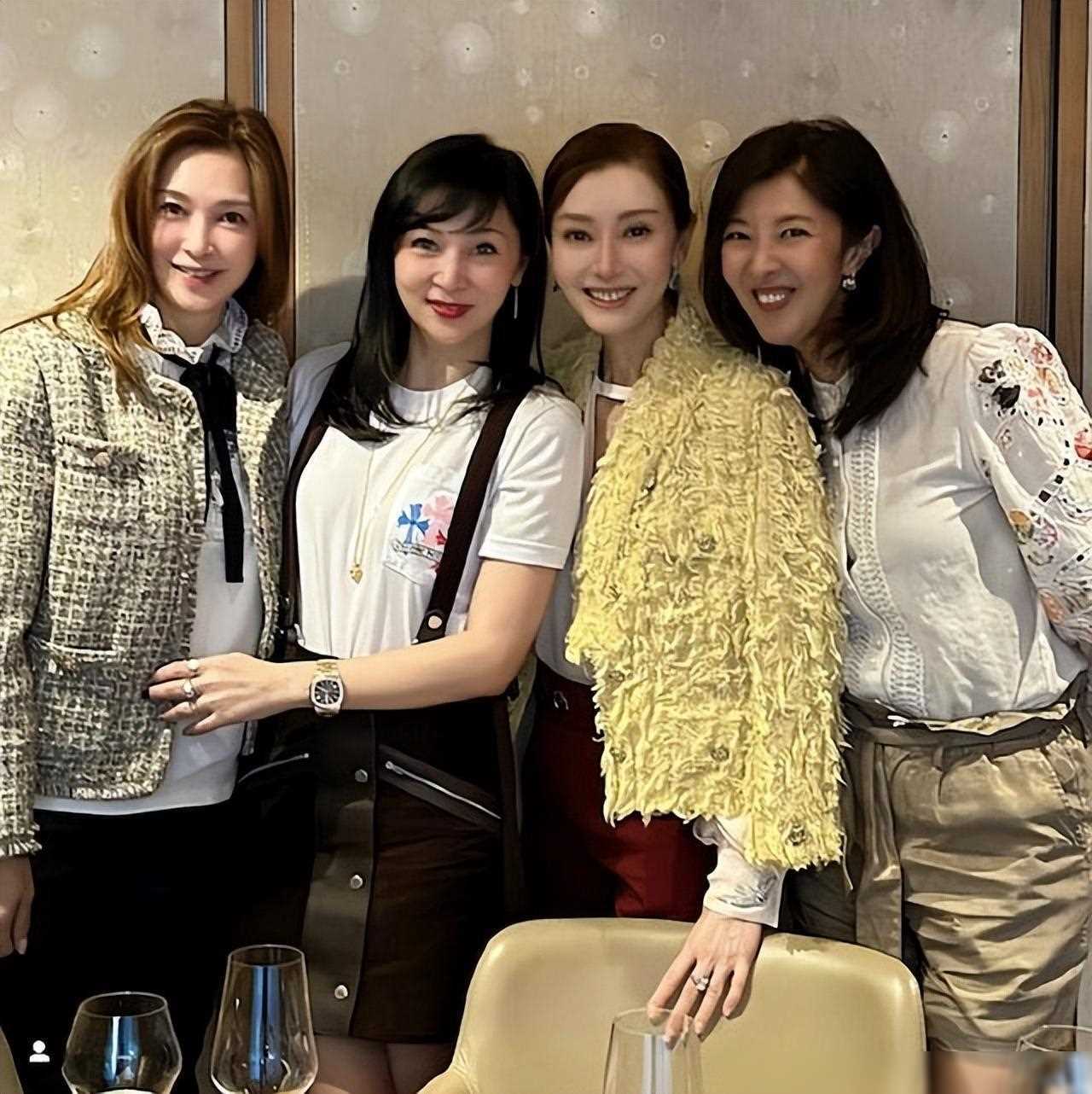 61岁关之琳和名媛姐妹新年聚会,三位闺蜜身价过千亿_女性_智慧_女神