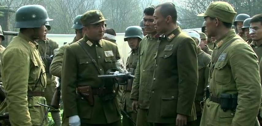 把空军军官打死了,导致老蒋的空军都罢飞了,还说要开飞机轰炸宪兵队