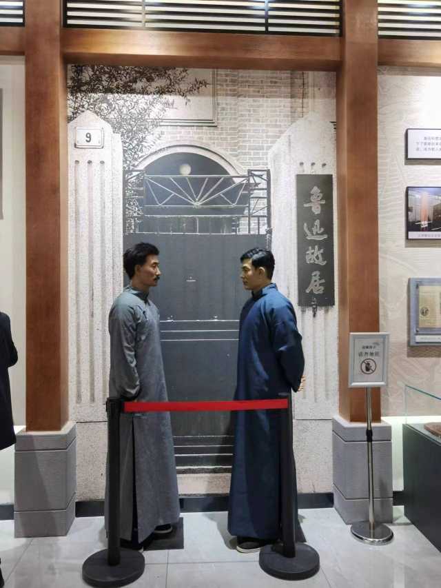 红色足迹追寻一代宗师——李玲一行走进靖华故里陈列