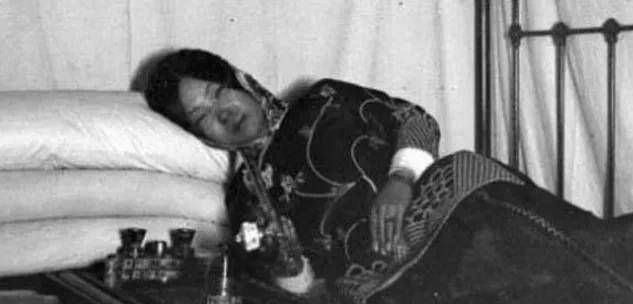 末代皇后婉容的一生,最后堕落沉沦,凄惨又令人唏嘘_溥仪_照片_生活