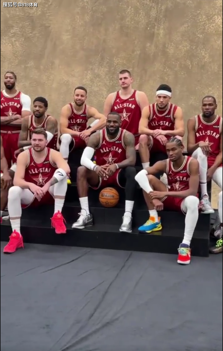 全明星全家福,杜库分列左右,浓眉站边上一脸乖巧_詹姆斯_库里_杜兰特